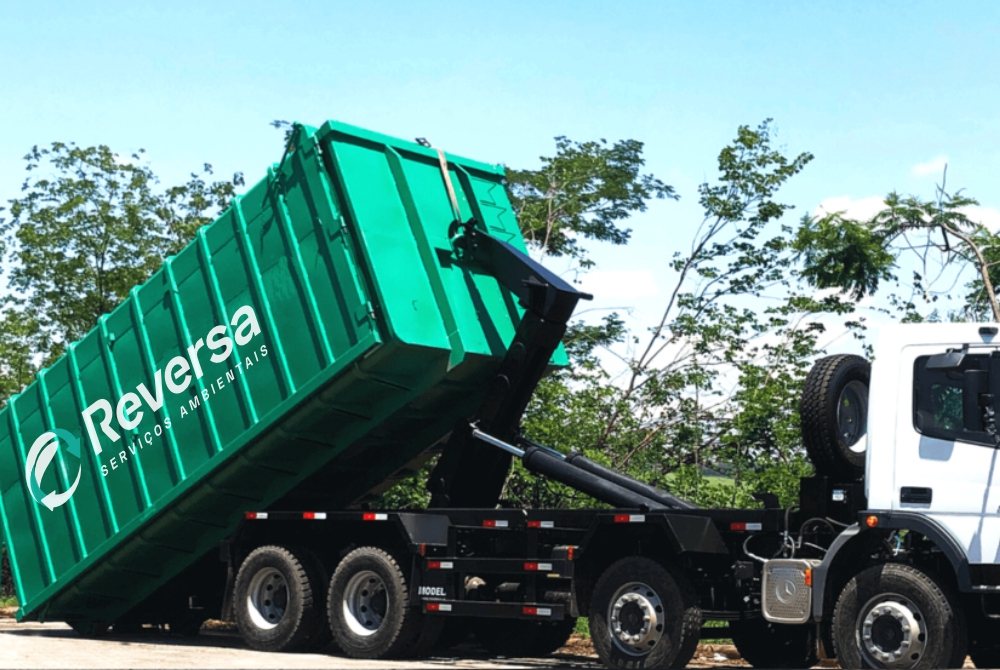 Caminhão Roll On Roll Off: Solução Ágil e Eficiente para Coleta e Transporte de Resíduos