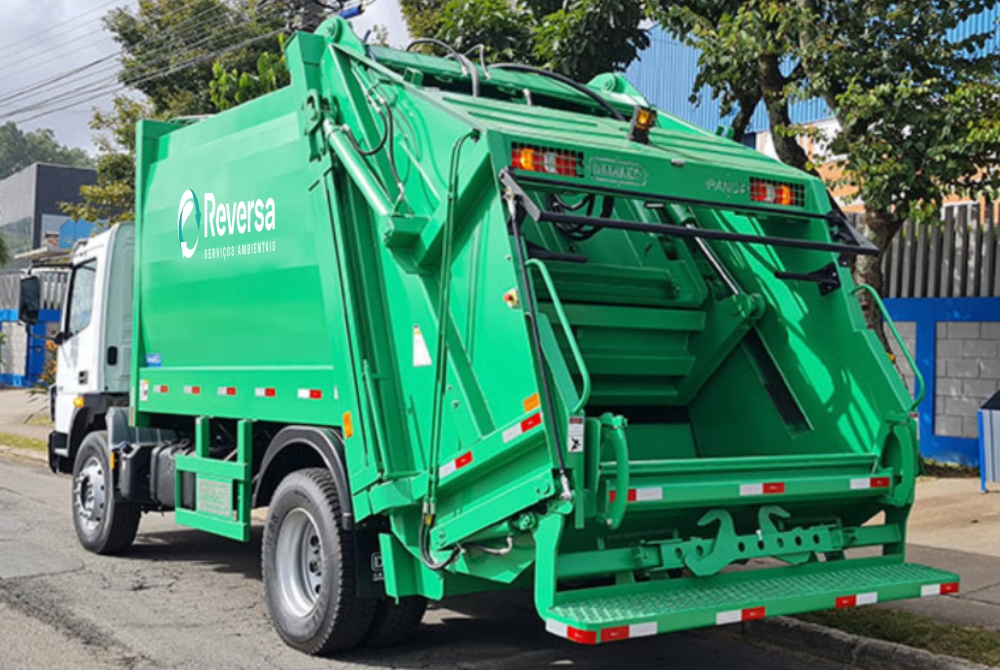 Caminhão Compactador: Solução Eficiente para Coleta e Transporte de Resíduos Urbanos